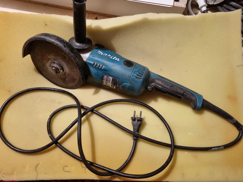 Болгарка Makita GA 7020