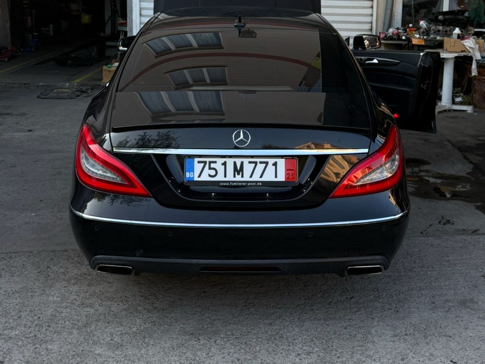 Задна броня за cls w218 в добро състояние