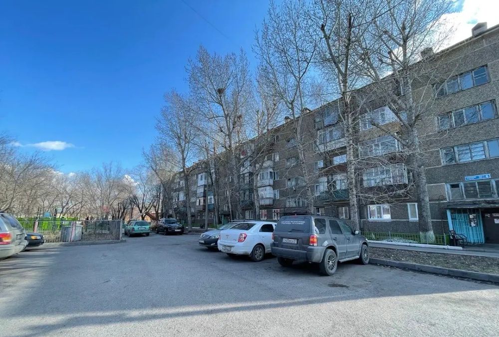 Продаётся 4 комнатная квартира