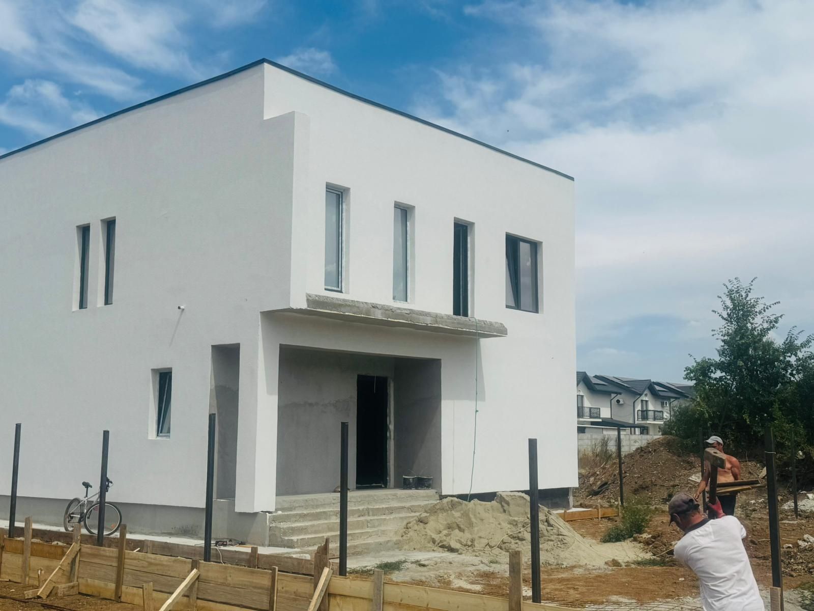 Casă Nouă cu 4 Dormitoare și Teren Generos – Pantelimon / Dobroești