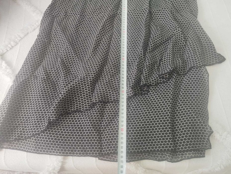 Продавам дамски костюм от три части номер 46