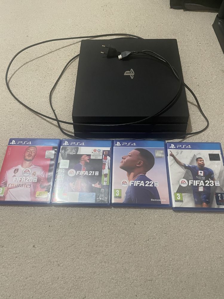 PS4 PRO, 1TB, 4K HDR, o maneta si 4 jocuri FIFA