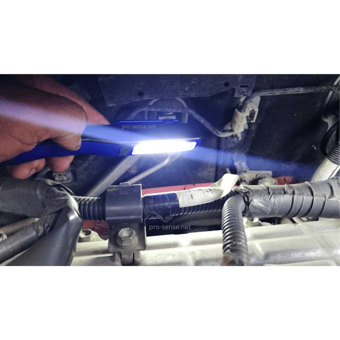 Практична Работна Лампа с Магнит за труднодостъпни места