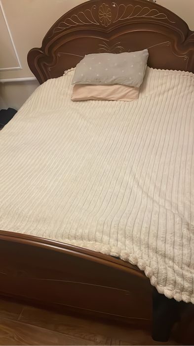 Кровать продаю срочно отправлю покупателю фото  видео