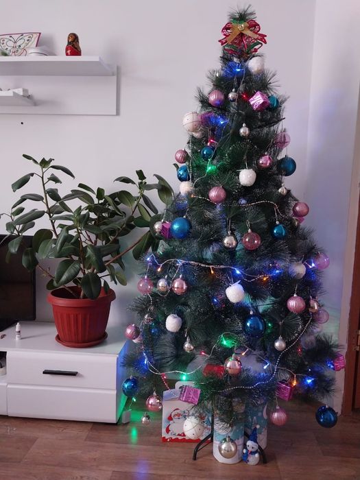 Продам елку в хорошем состоянии