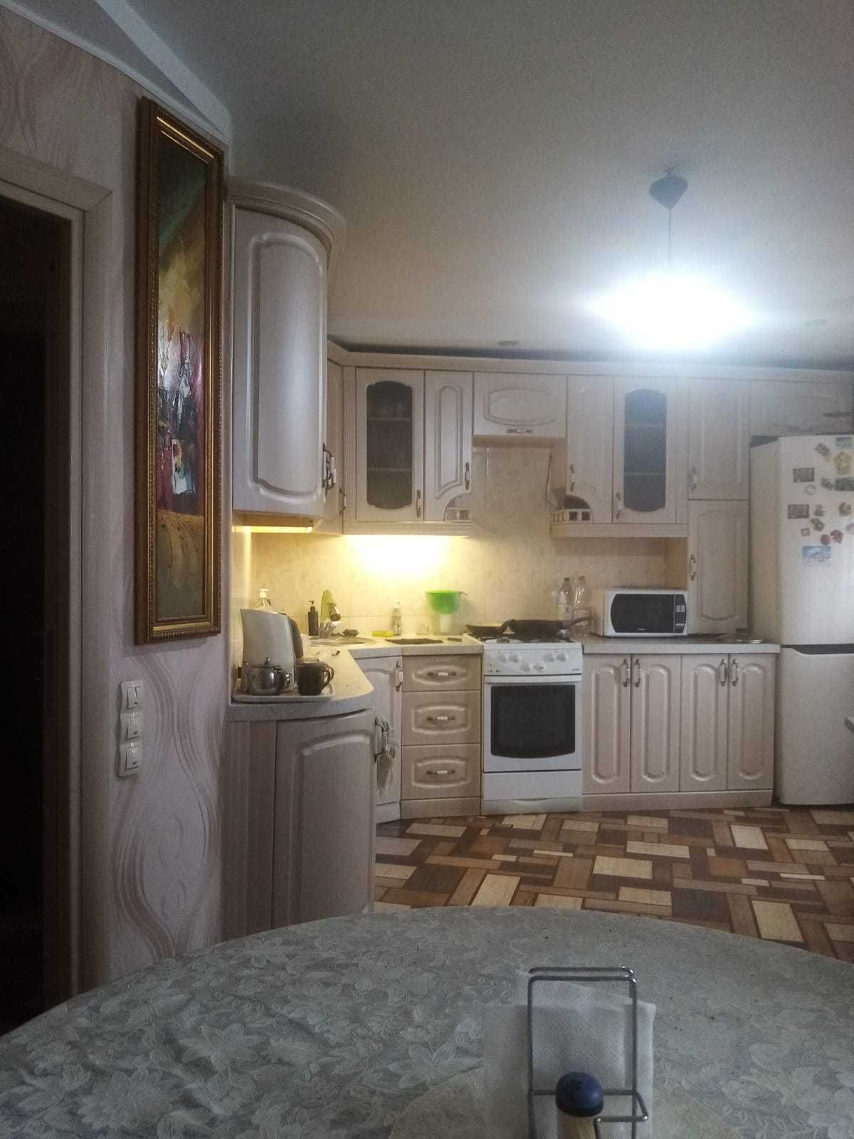 Квартира Зх комнатная 80м2 , кухня 16м2 в 42 доме, район Гагарина.
