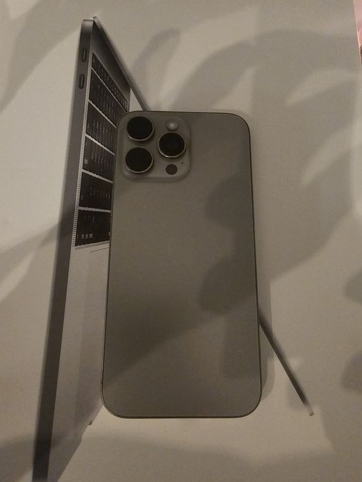 Iphone 16 pro max 98%