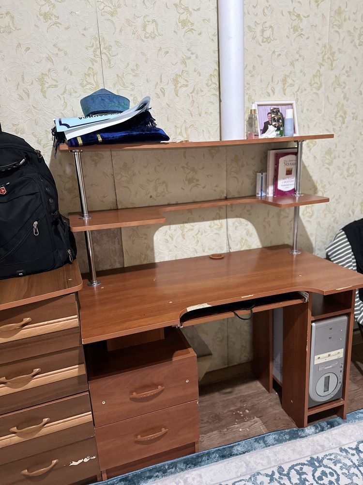 Компьтерный столик 5000 тг