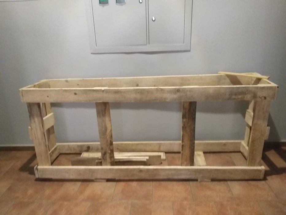 Отдам  деревянный ящик  для мебели