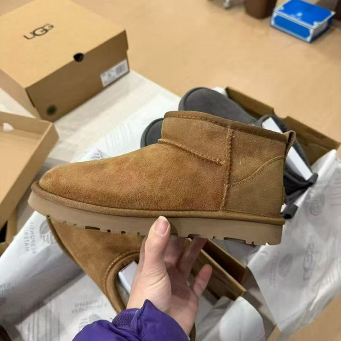 Cizme/ Ghete UGG ultramini / colecția 2025