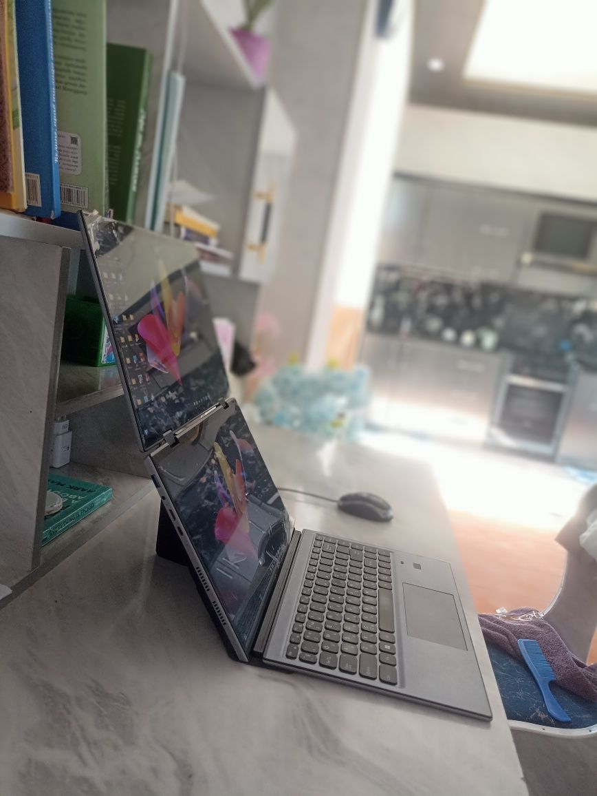 Lion dual touch screen notebook Sotiladi!