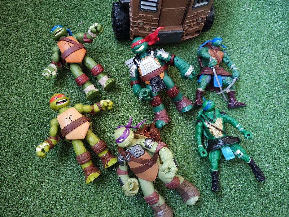 Камион на костенурките нинджа и 6 броя фигурки