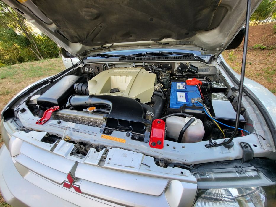 Vând Mitsubishi Pajero MK3, autoutilitara cu 5 locuri