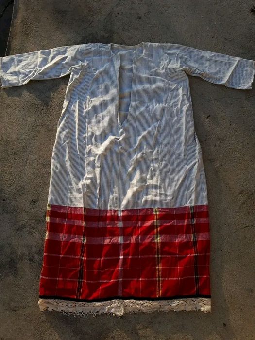 Дамска народна риза