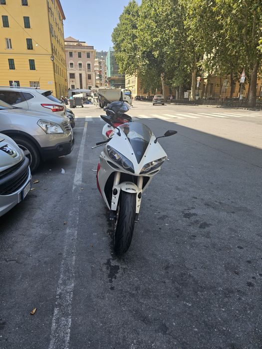 Vând yamaha r1 2005