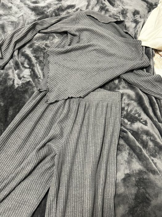 Чисто нов комплект с широки крачоли от рипс, размер M