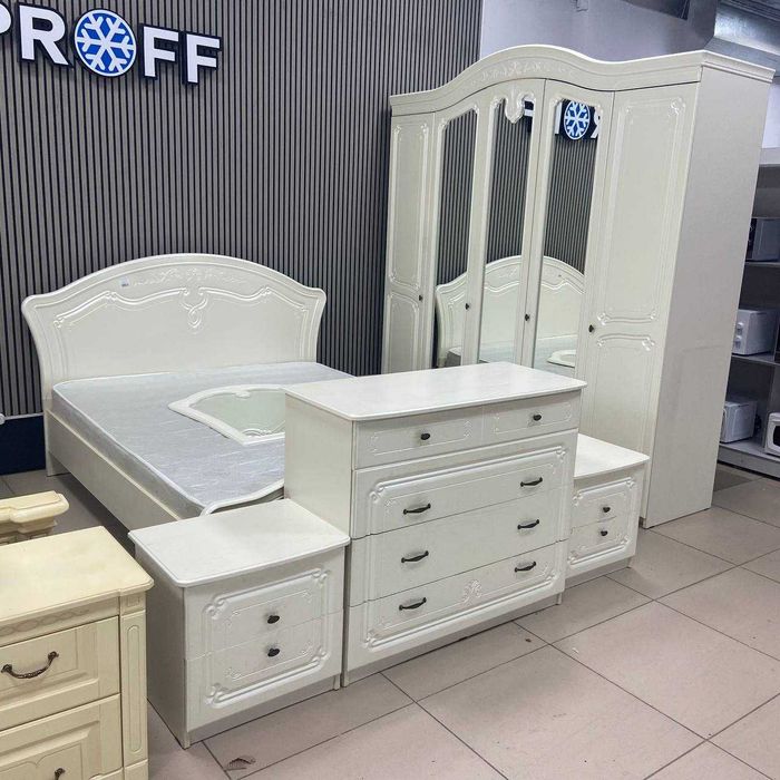 Спальный гарнитур БУ(Шкаф Кровать с матрасом Комод Прикроватные тумбы)