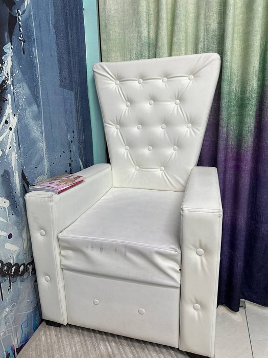 Педикюрное кресло.