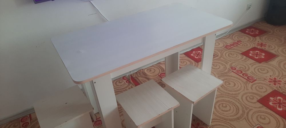 Стол  3 орындыгымен