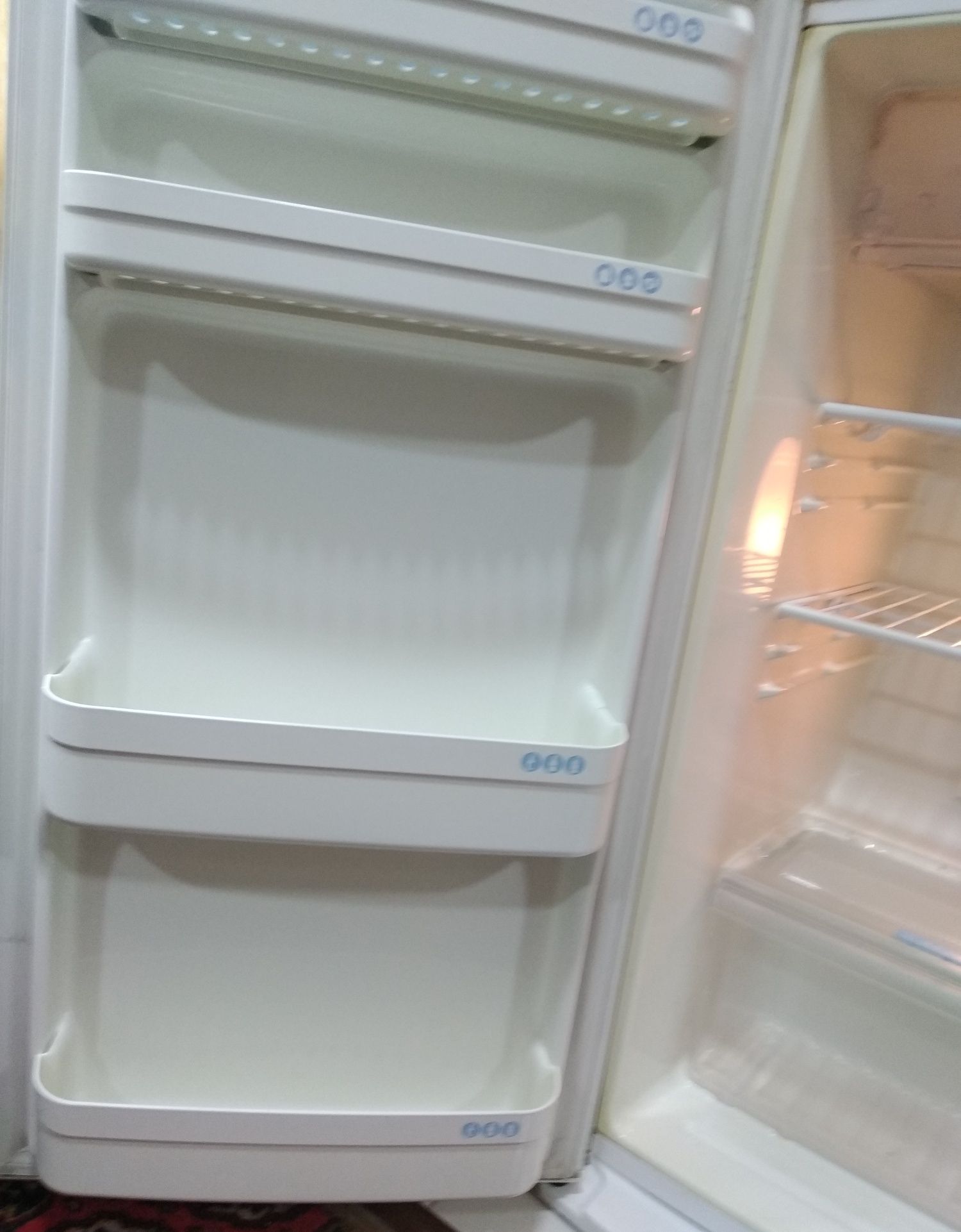 Холодильник LG с морозильником
