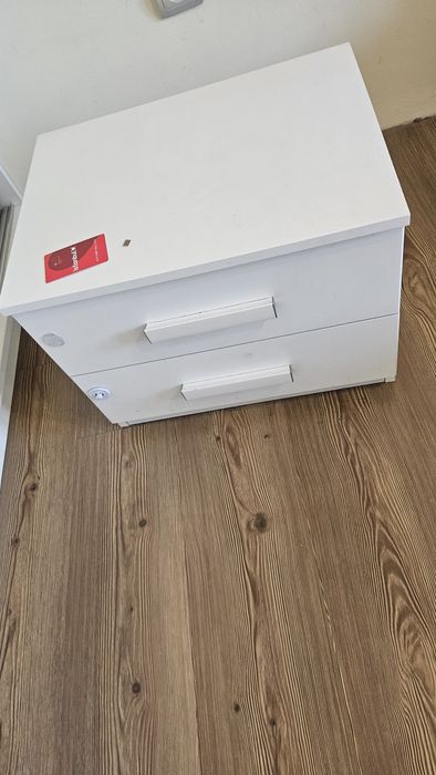 Диван, масивни маси, столове, легла, шкафове