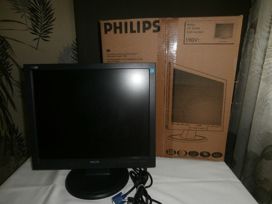 19" Монитор PHILIPS