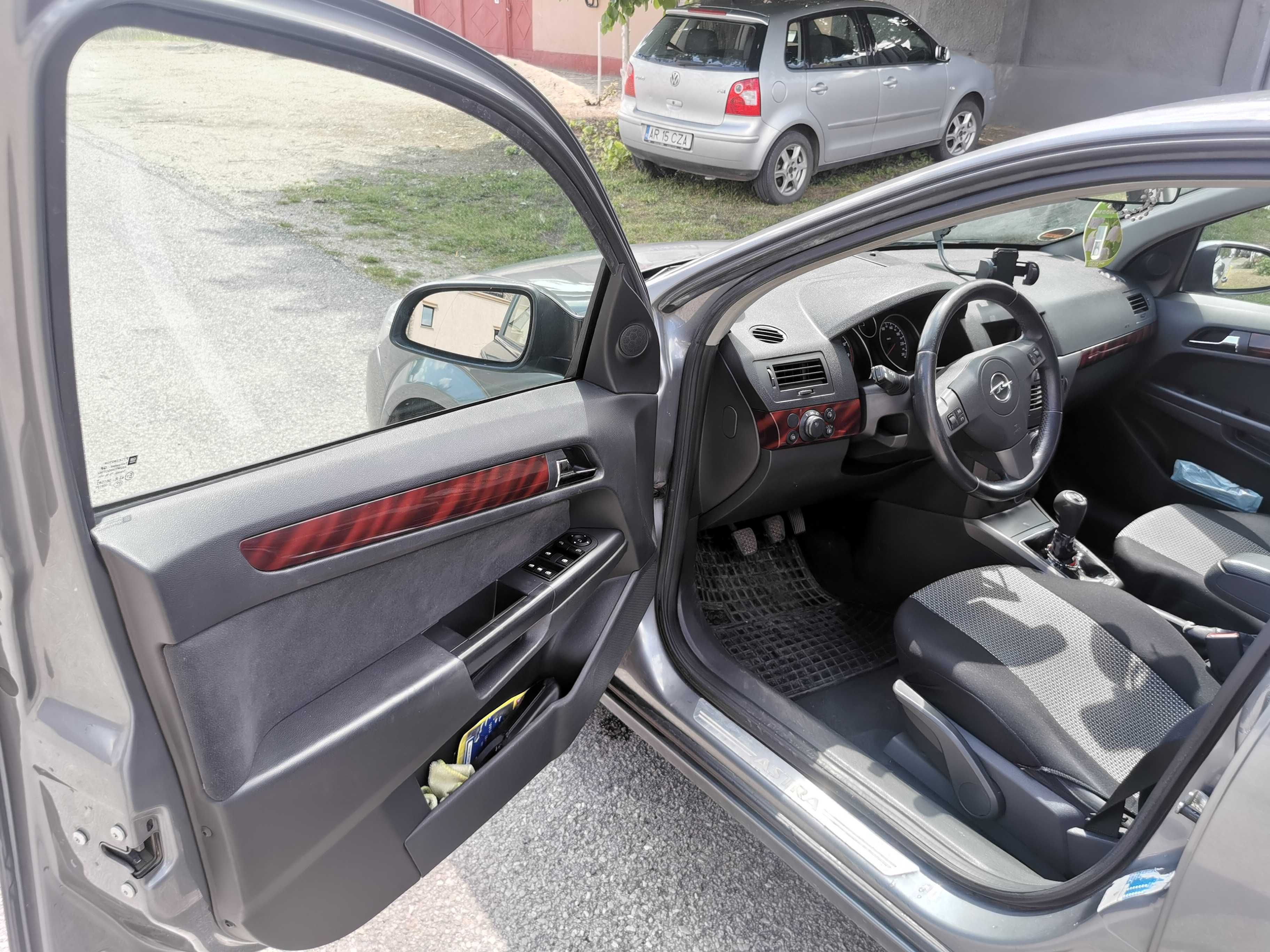 Vând autoturism marca Opel Astra H, an 2005, motor 1,6 benzină