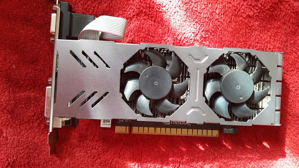 vand placa video pc nvidia gtx 750 4 gigabiti ram memorie