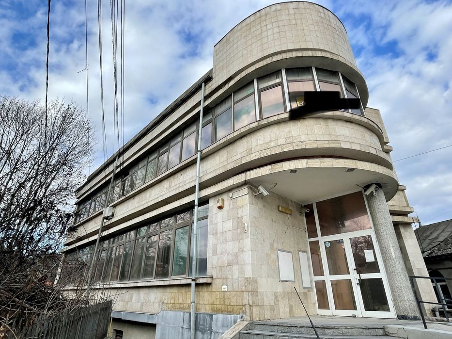 Vand spatiu comercial 1000 mp + teren