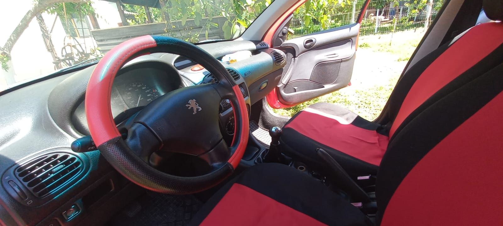 Peugeot 206 , an 2008 , km 96000 , întreținut