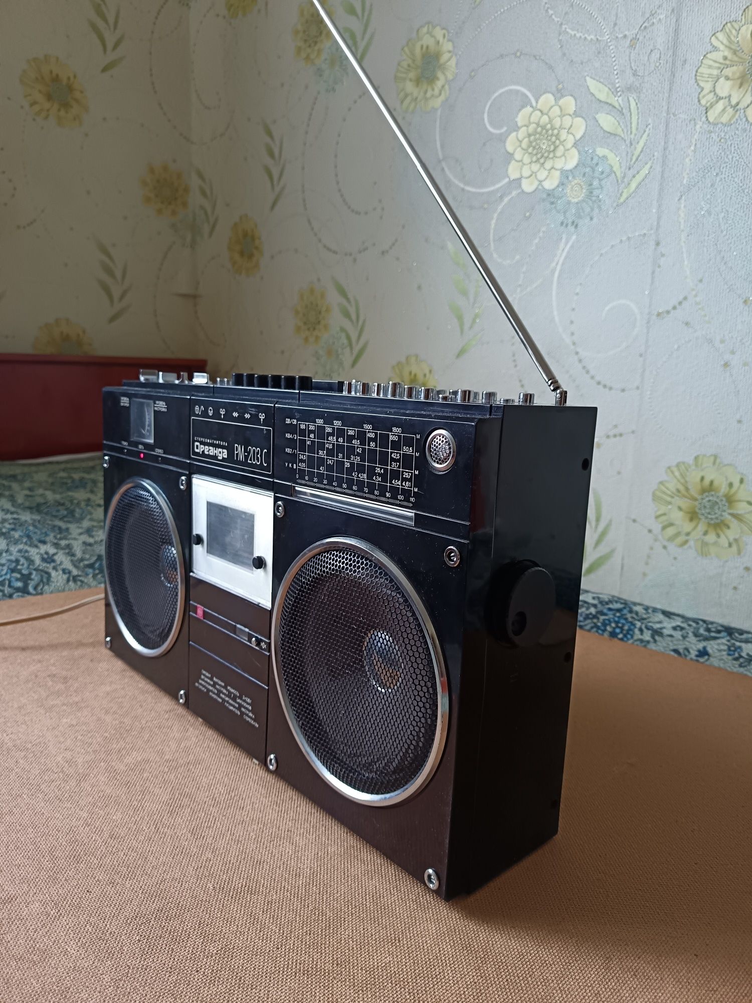 Магнитолы SHARP GF-560, Берестье 004, VEF sigma, Соната 211, эквалайзе