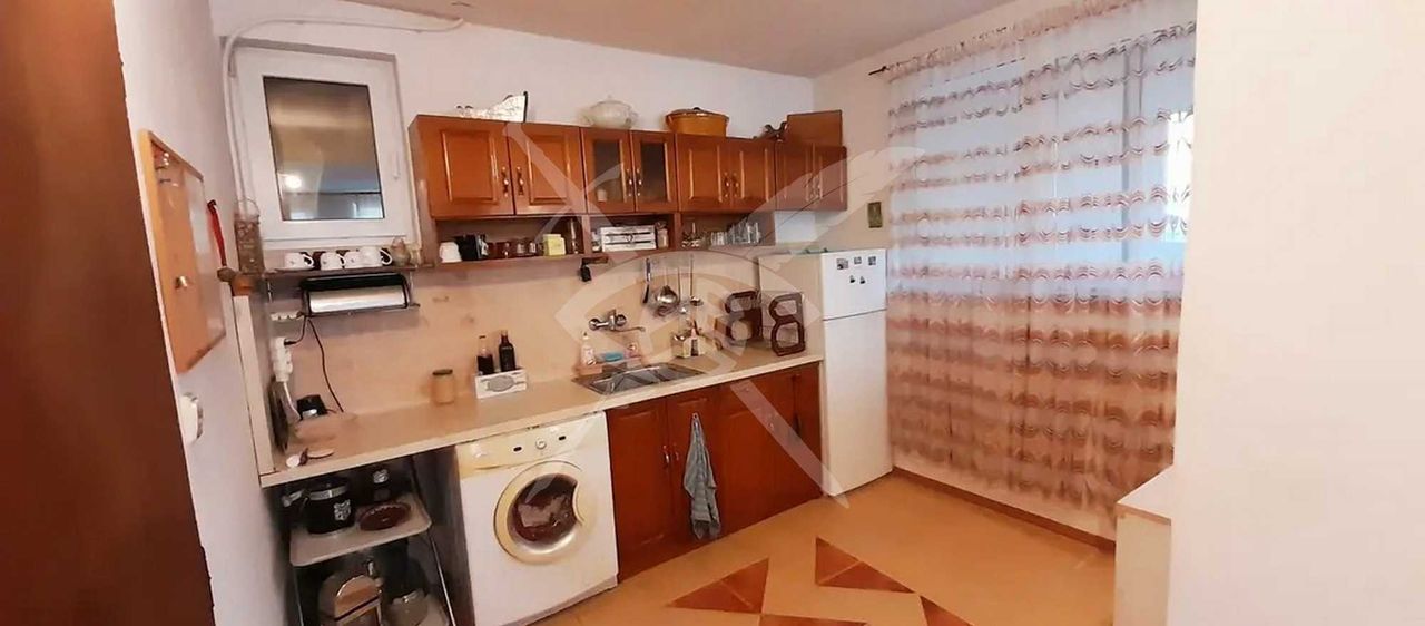 Продава се Къща в Годеч - 300 кв.м за 1217 €/кв.м - Снимка #2