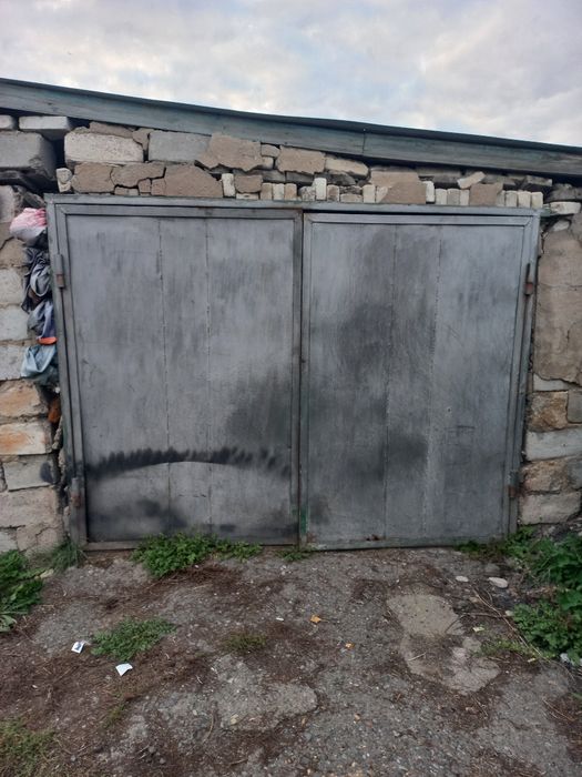 Продам Железные  Ворота  на гараж Срочно