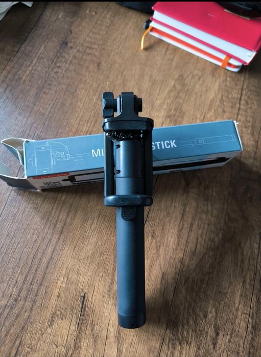 Mini selfie stick cu buton