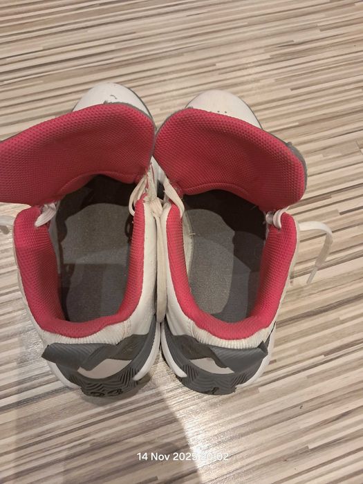 Adidasi Nike copii masura 38,5