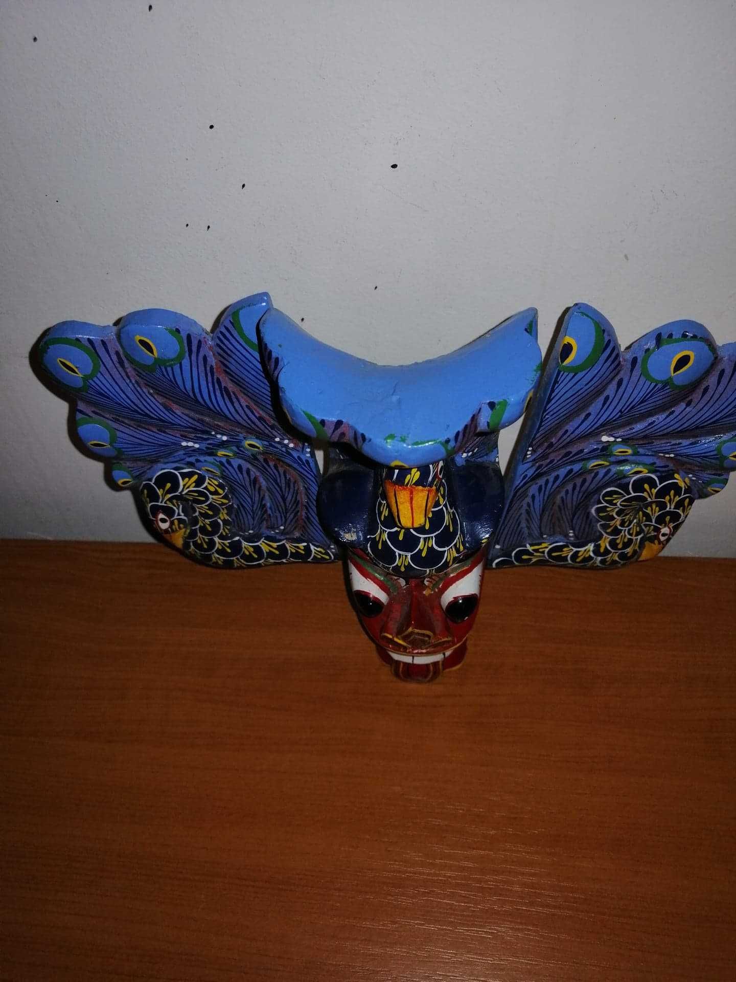 Sculptura lemn China Balaur rosu dragon chinezesc paun albastru