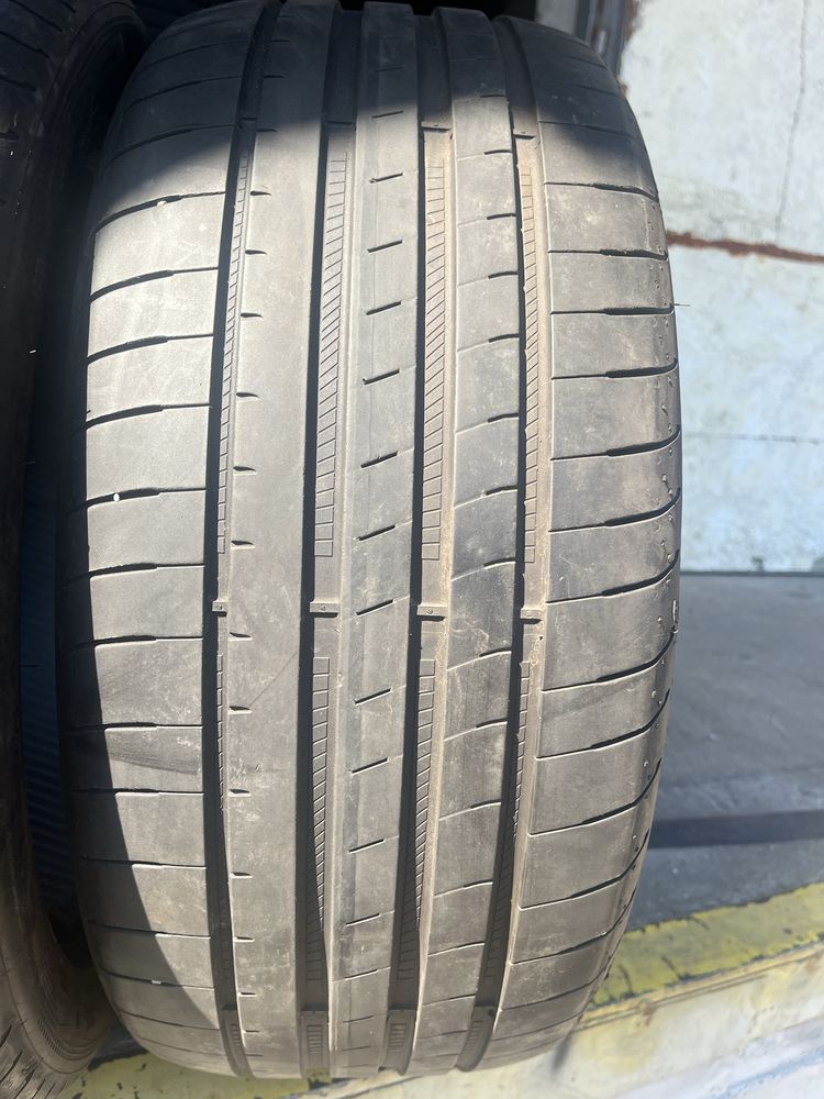 2 бр. летни гуми 245/45/18 GoodYear DOT 0323 5,5 mm