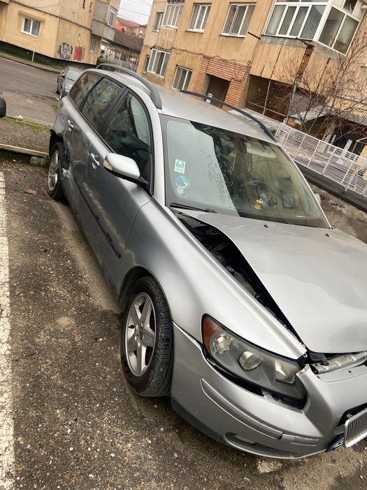 Volvo V50 – Ideală după mici reparații estetice – funcționează perfect