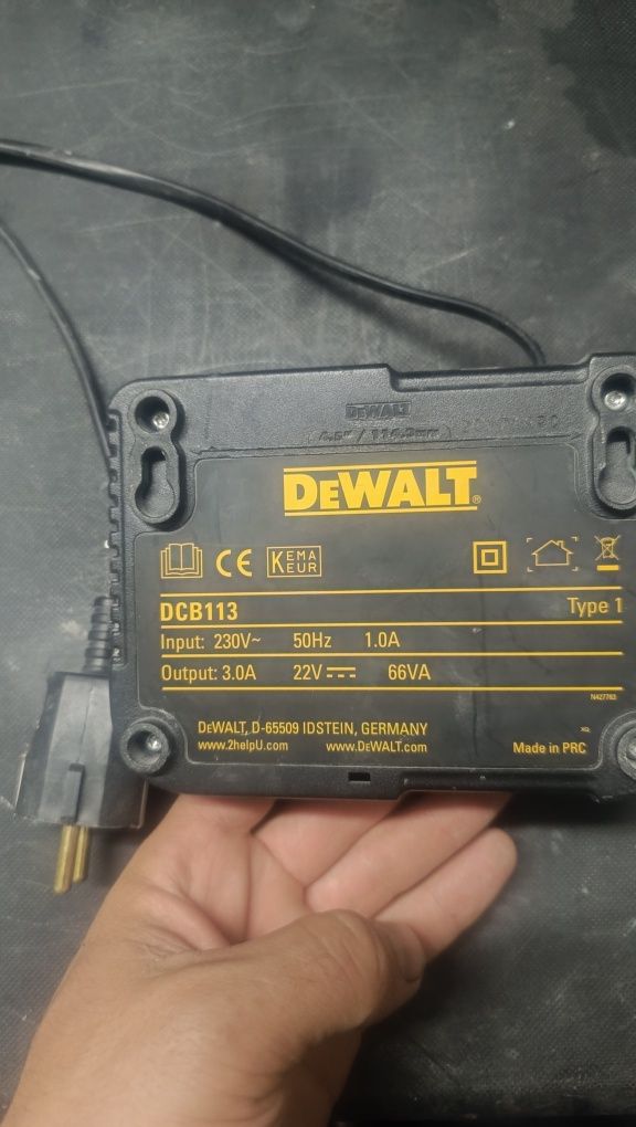 Зарядно устройство DeWALT DCB113, за Li-ion батерии 10