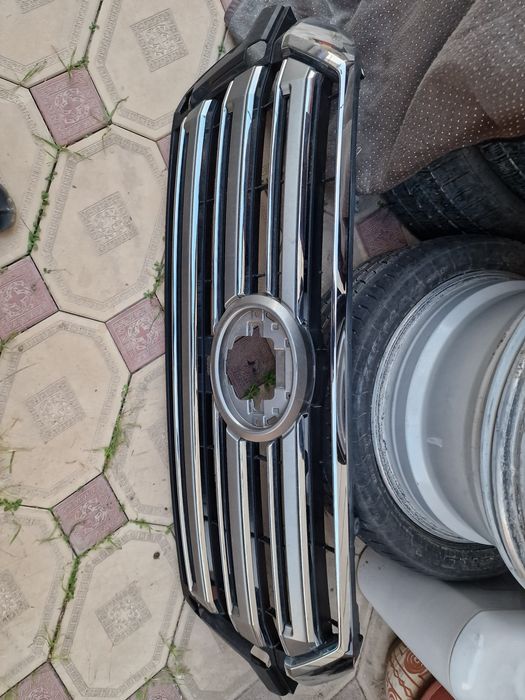 Решетка тойота ленд крузер 200.