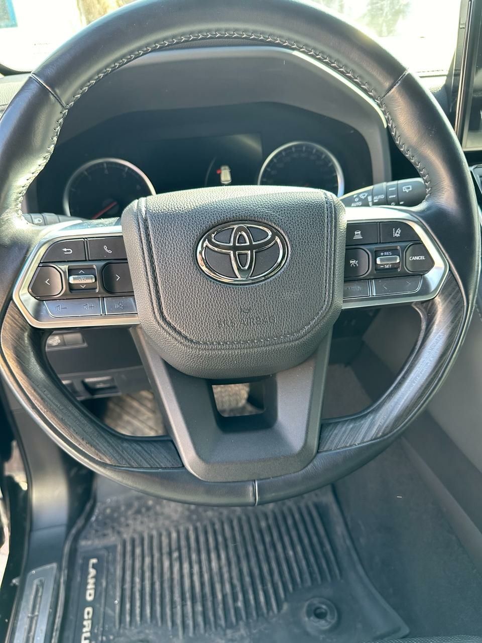 Продам Toyota Land Cruiser 300