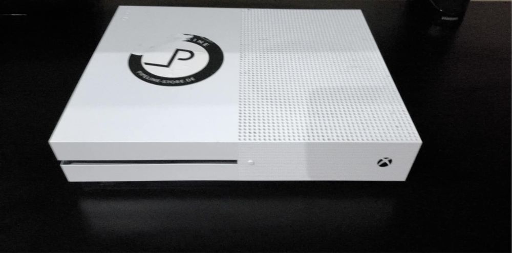 XBOX ONE S 1tb + controller