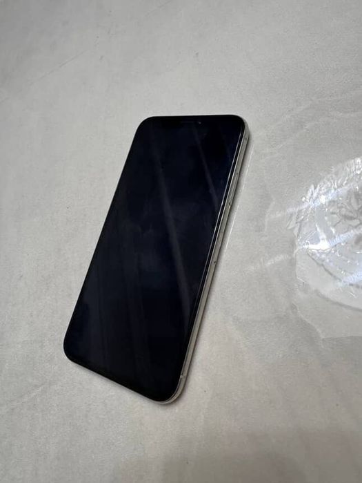 Iphone X rangi oq….