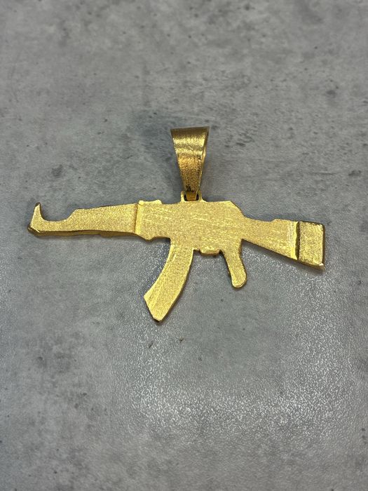 Златна висулка Калашник - 18к
