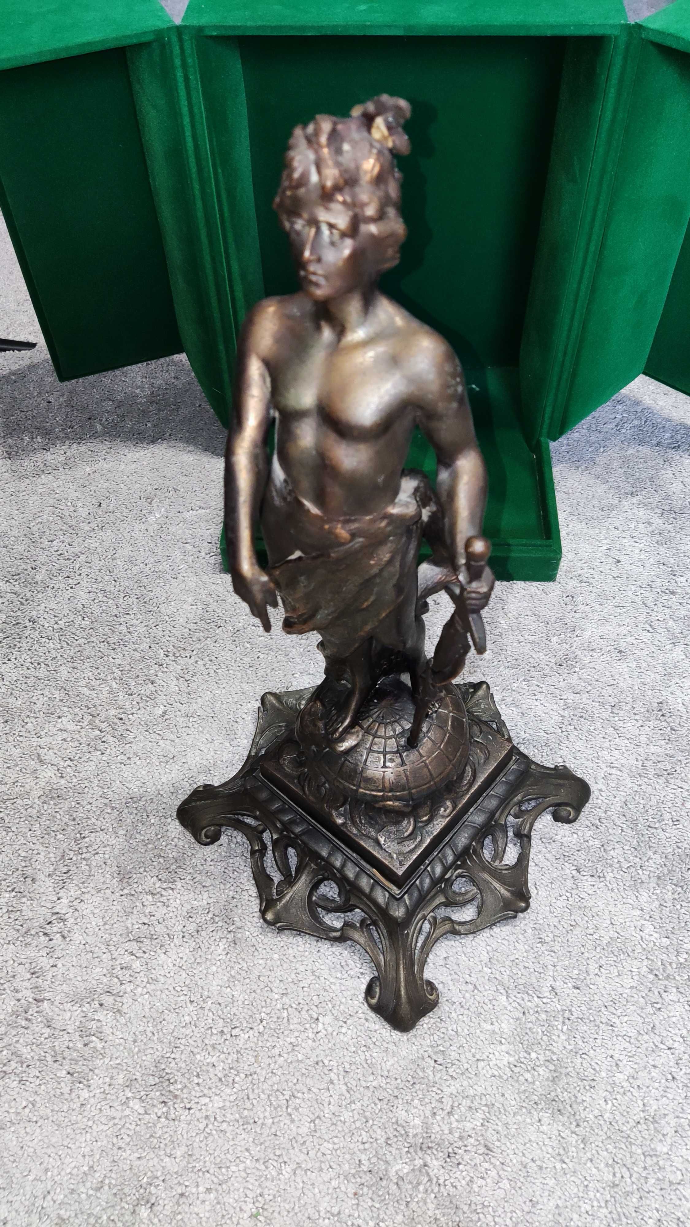Statueta veche din bronz masiv cu patina
