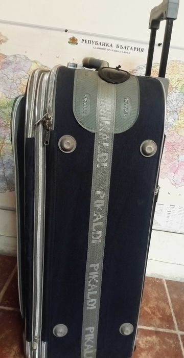 Куфар голям с дръжка на колела