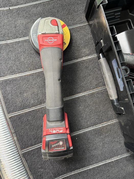 Milwaukee Fuel Ъглошлайф