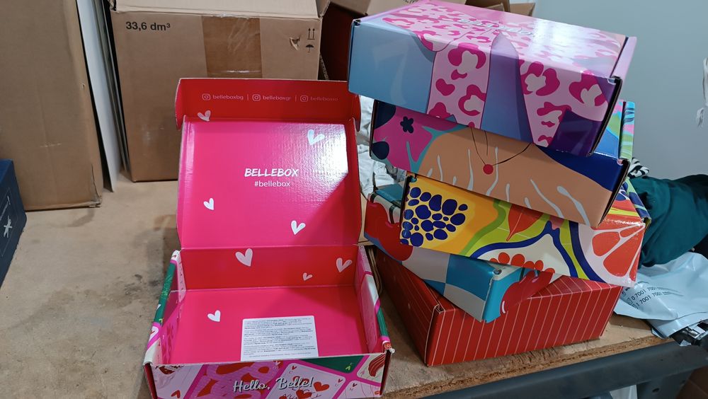 Цветни опаковъчни кутии