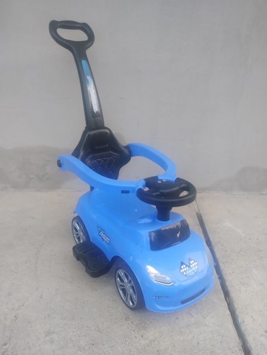 Mașinuță cu volan