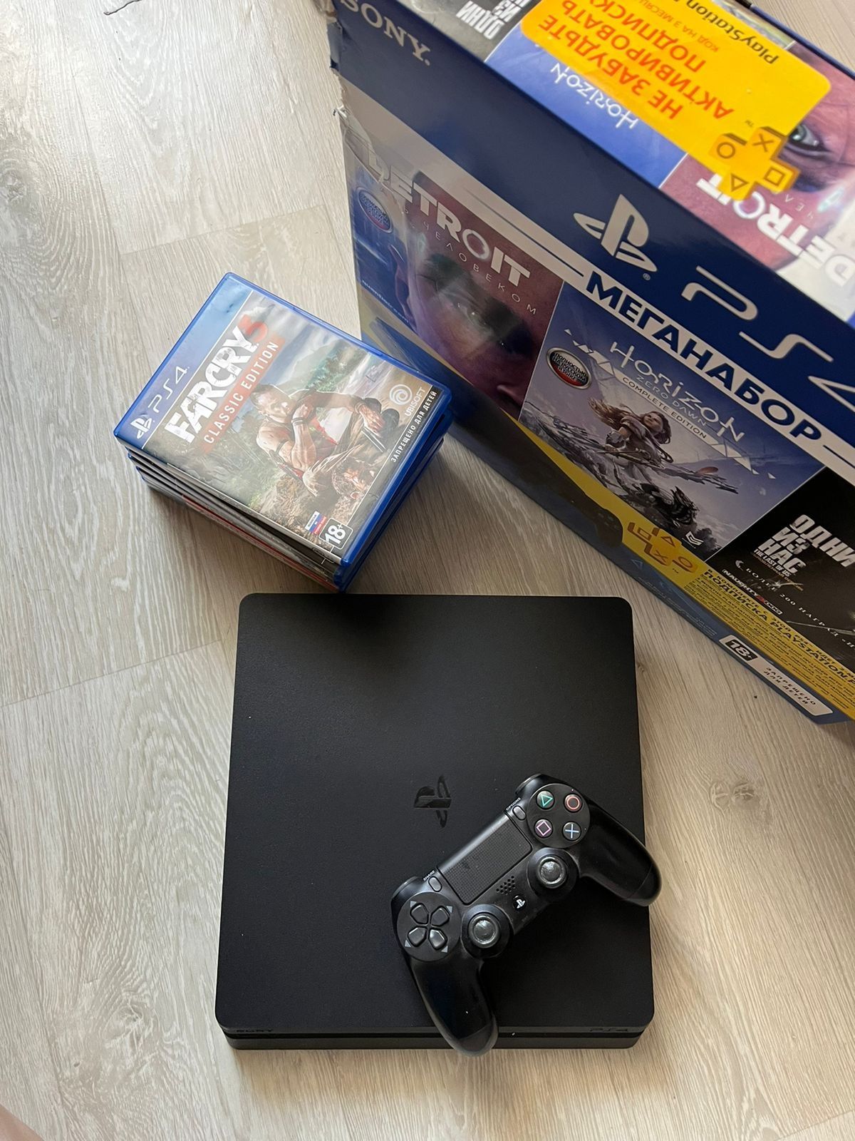 Продам  PlayStation 4 в хорошем состоянии